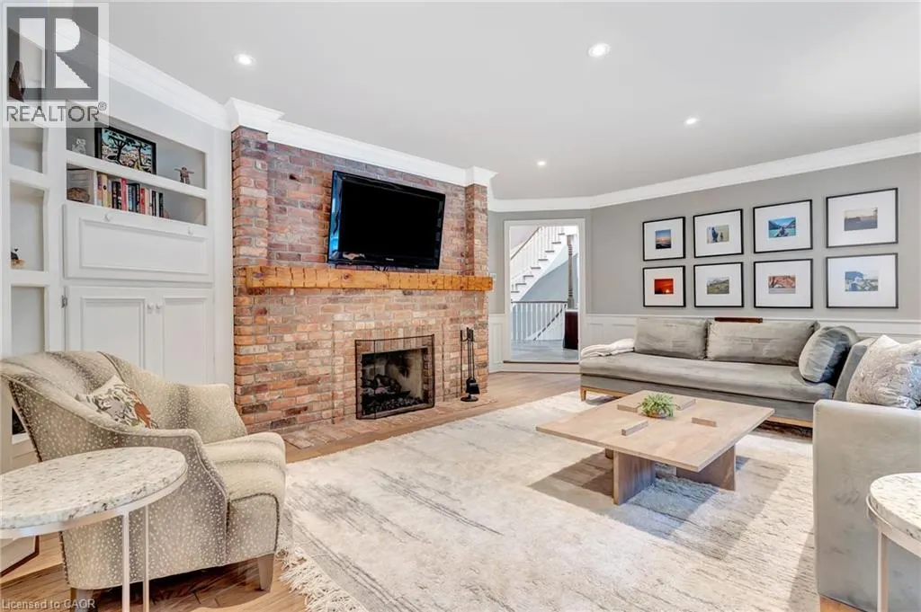22 DEERPATH Court
