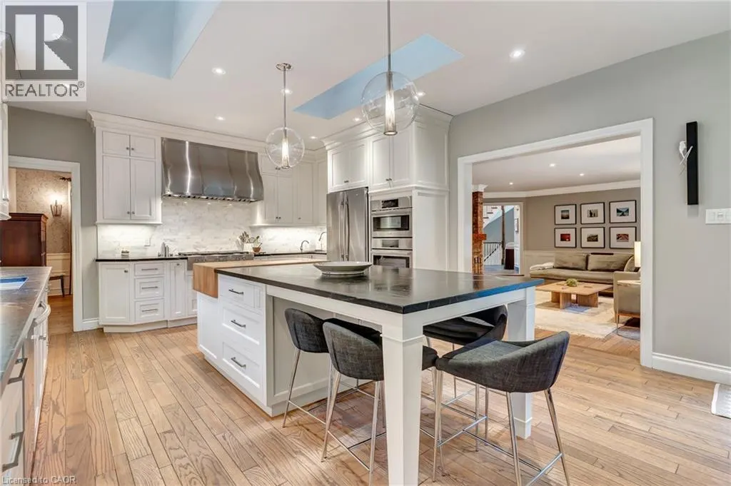 22 DEERPATH Court