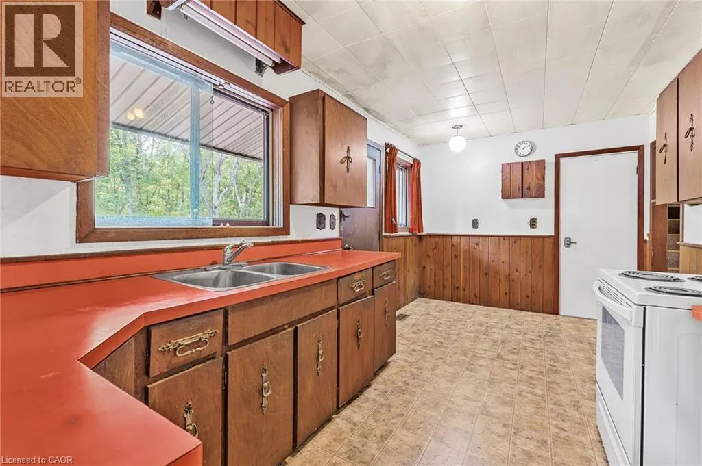 927 WAINFLEET/DUNNVILLE TOWNLINE Road
