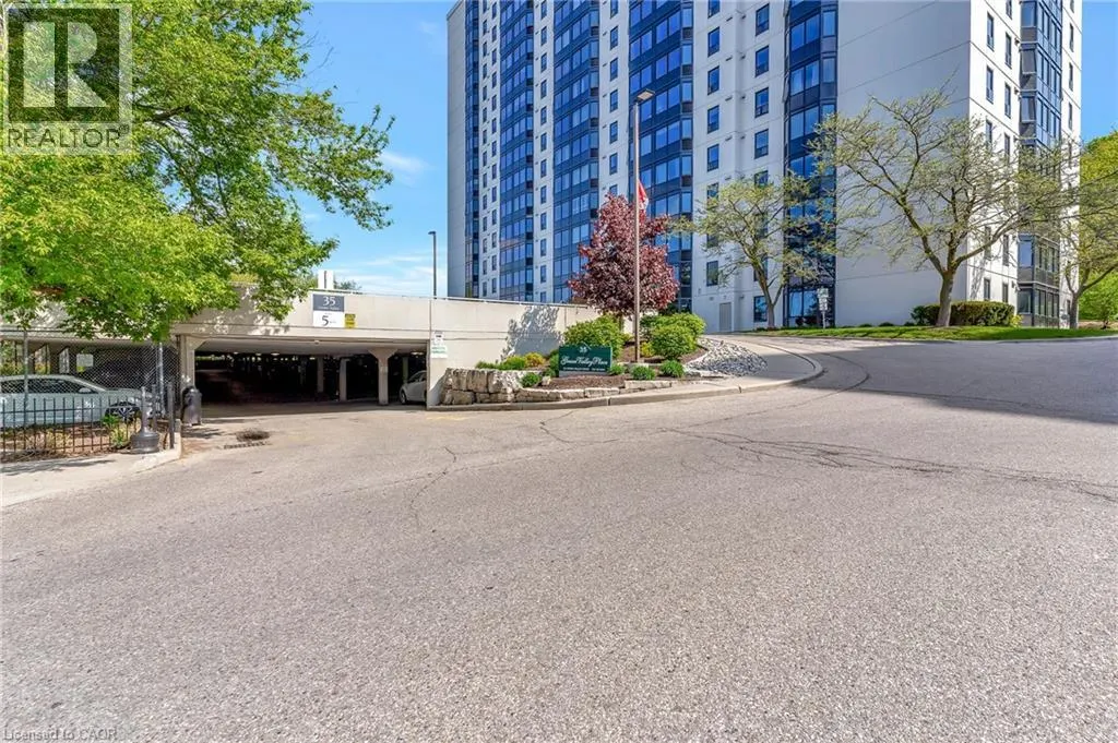 35 GREEN VALLEY Drive Unit# 902, #902
