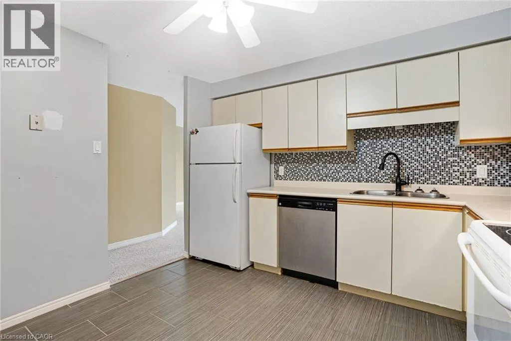 35 GREEN VALLEY Drive Unit# 902, #902