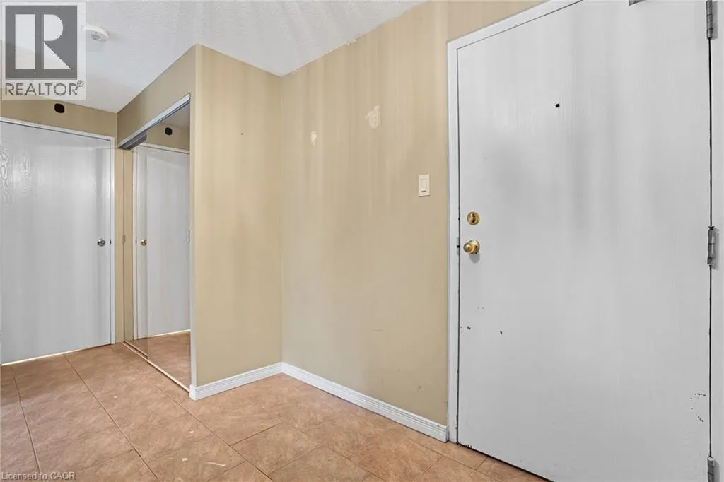 35 GREEN VALLEY Drive Unit# 902, #902