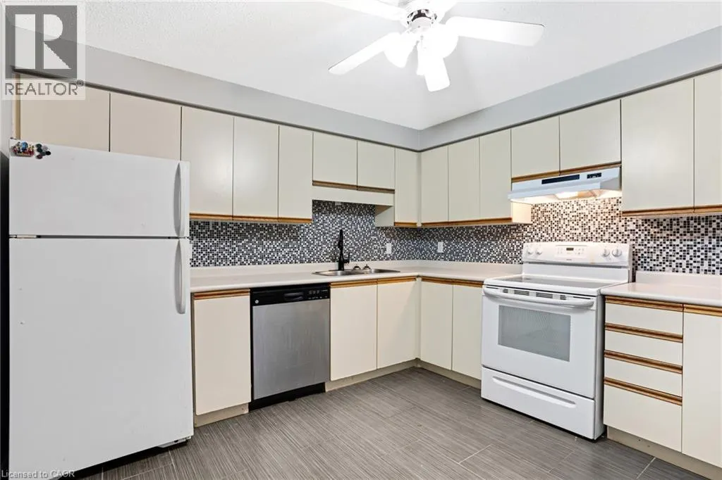 35 GREEN VALLEY Drive Unit# 902, #902