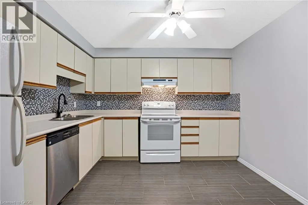 35 GREEN VALLEY Drive Unit# 902, #902