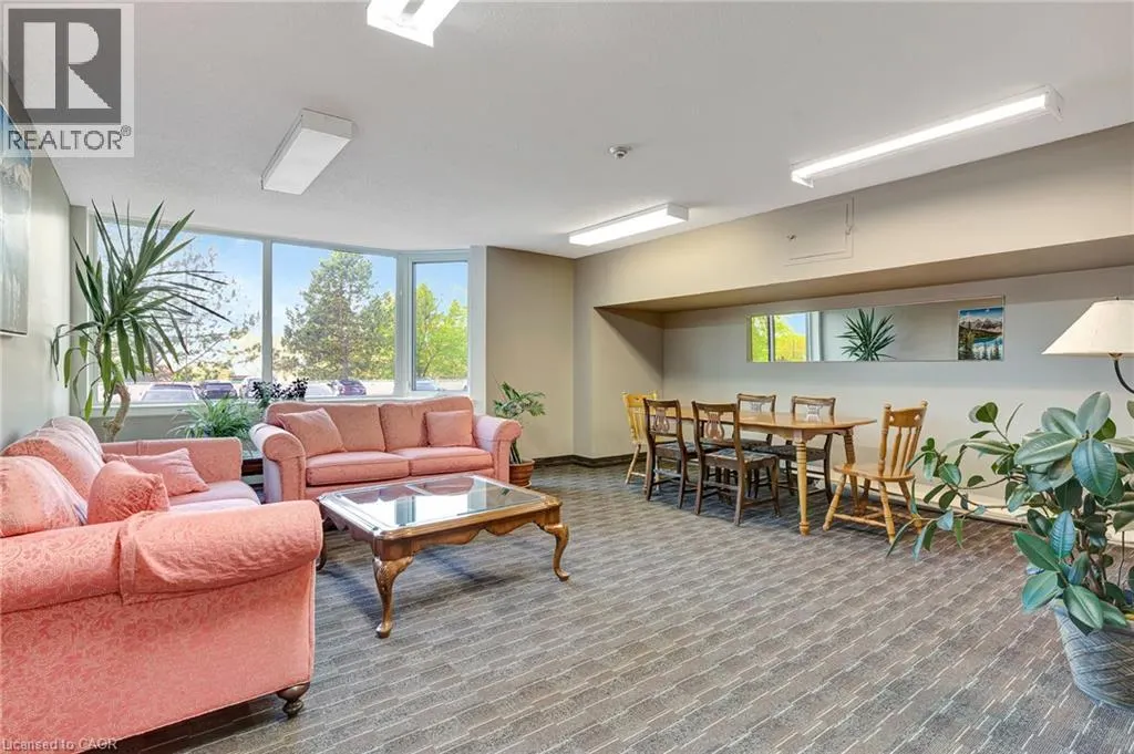 35 GREEN VALLEY Drive Unit# 902, #902
