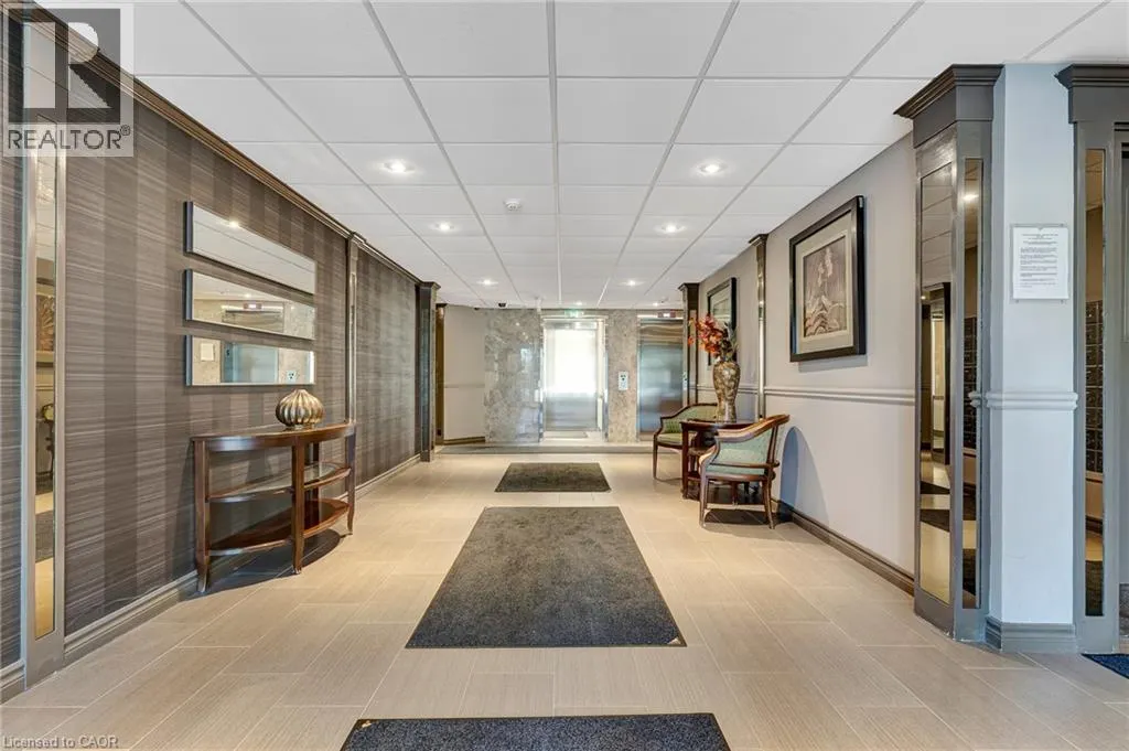 35 GREEN VALLEY Drive Unit# 902, #902