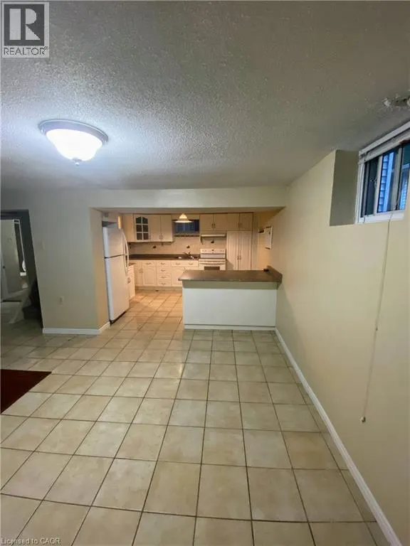 89 ELGIN Street N Unit# B, #B