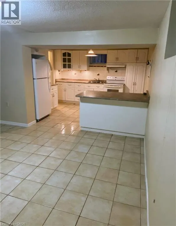 89 ELGIN Street N Unit# B, #B