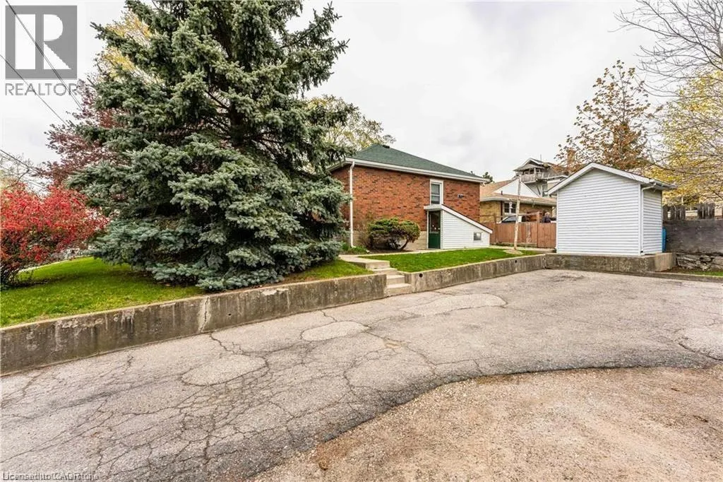 89 ELGIN Street N Unit# B, #B