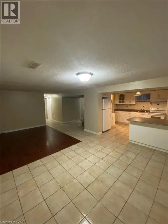 89 ELGIN Street N Unit# B, #B