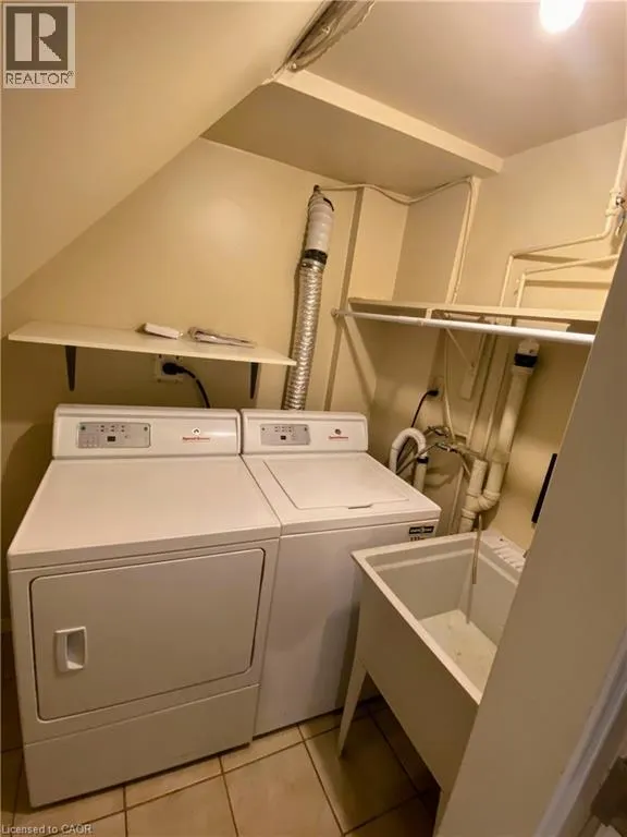 89 ELGIN Street N Unit# B, #B