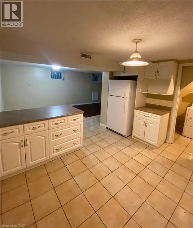 89 ELGIN Street N Unit# B, #B