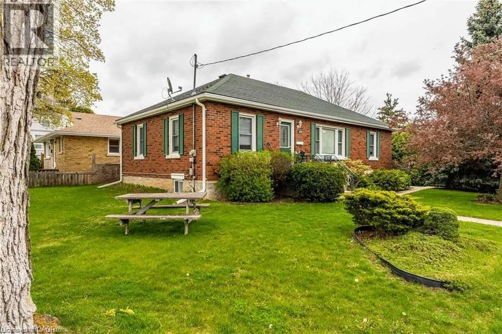 89 ELGIN Street N Unit# B, #B