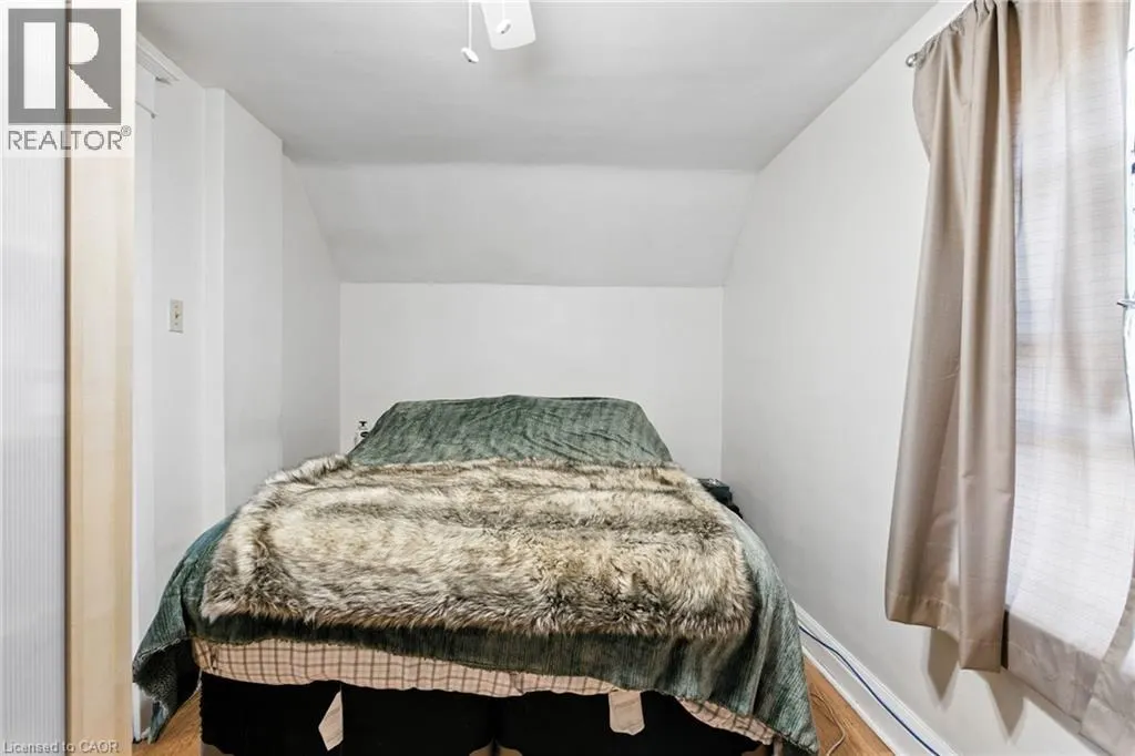 98 TUXEDO Avenue N