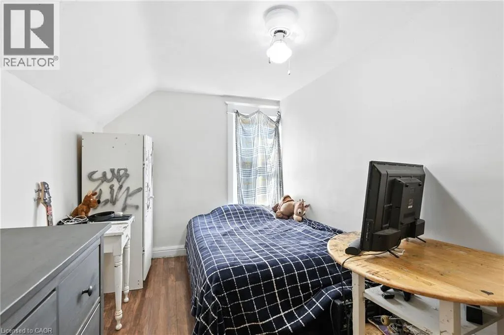 98 TUXEDO Avenue N