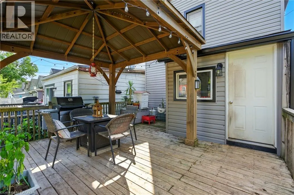 98 TUXEDO Avenue N