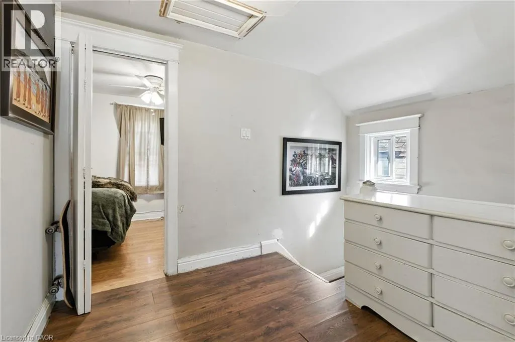 98 TUXEDO Avenue N