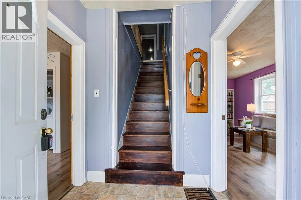 37 DECEW Street W