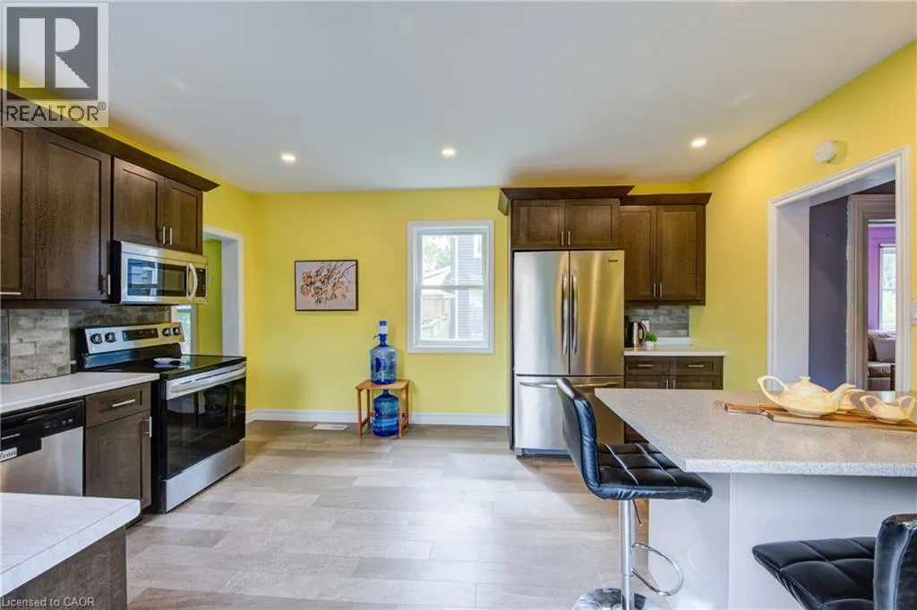 37 DECEW Street W