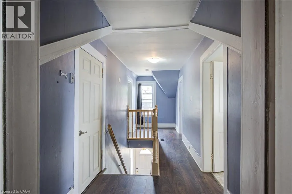 37 DECEW Street W