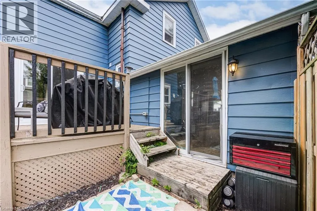 37 DECEW Street W