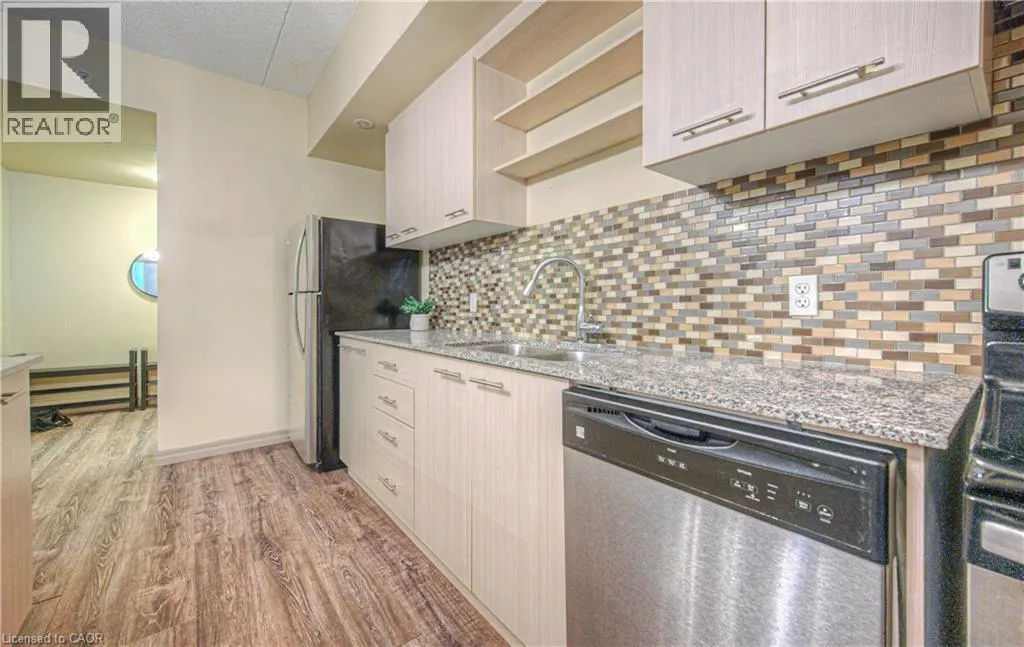 8 HICKORY Street W Unit# 302, #302