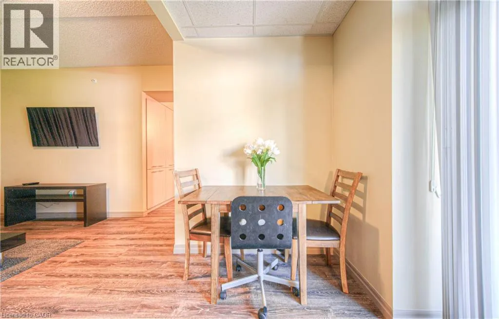 8 HICKORY Street W Unit# 302, #302