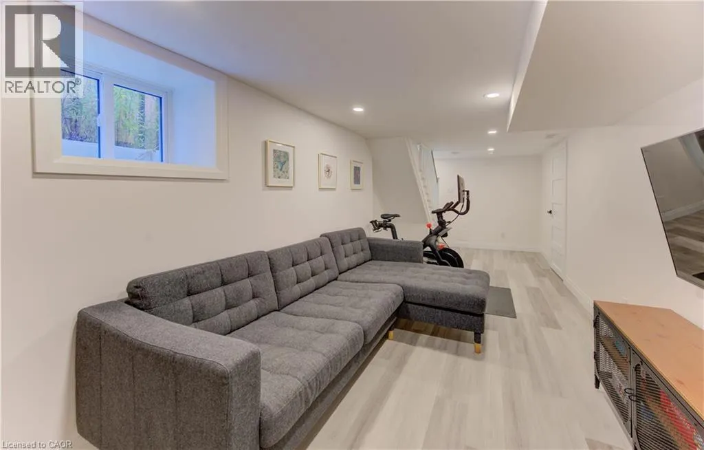 88 DEKAY Street