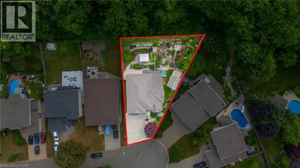 22 SHADELAND Crescent