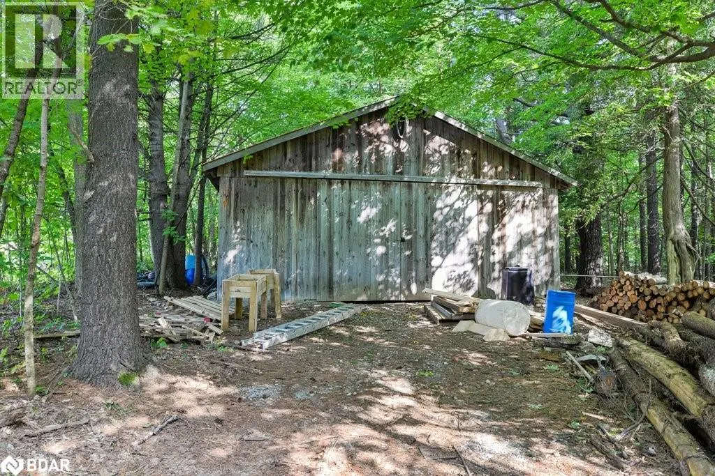 1390 WARMINSTER Sideroad