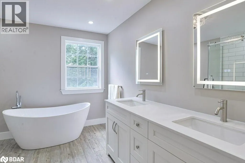 1390 WARMINSTER Sideroad