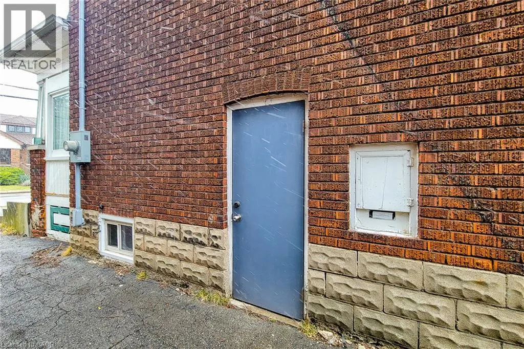 63 PAISLEY Avenue S
