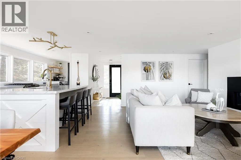 2872 MUSKOKA ROAD 118 W