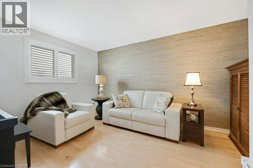 15 QUINTE Crescent Unit# 15, #15