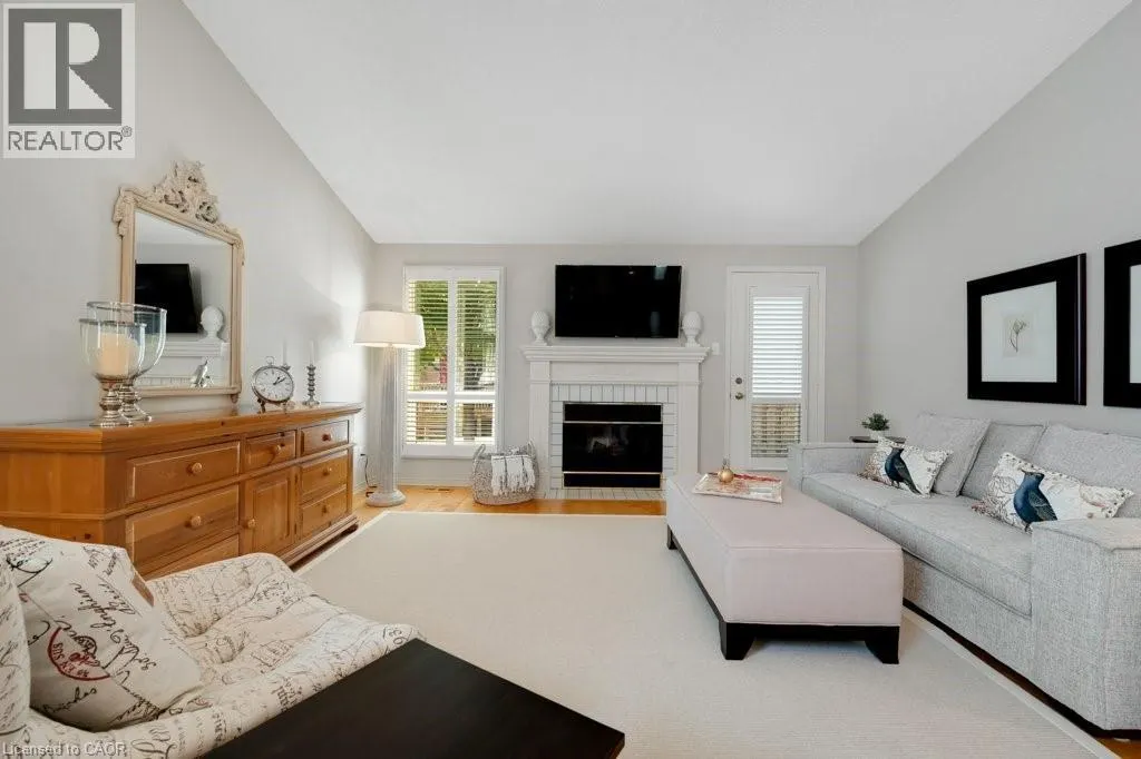 15 QUINTE Crescent Unit# 15, #15