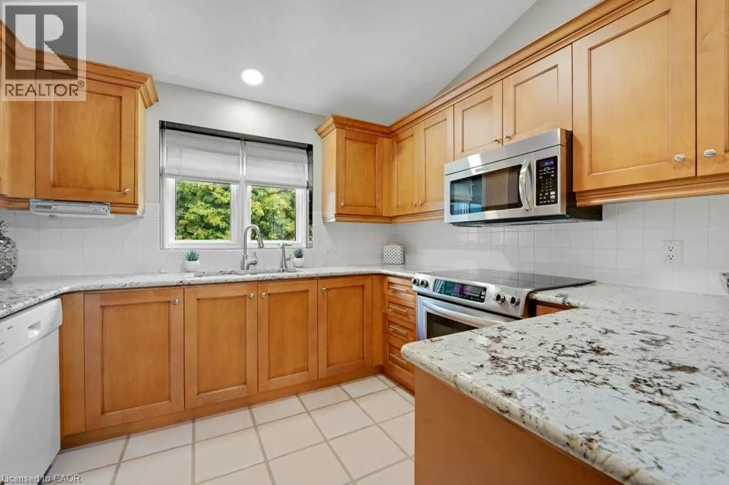 15 QUINTE Crescent Unit# 15, #15