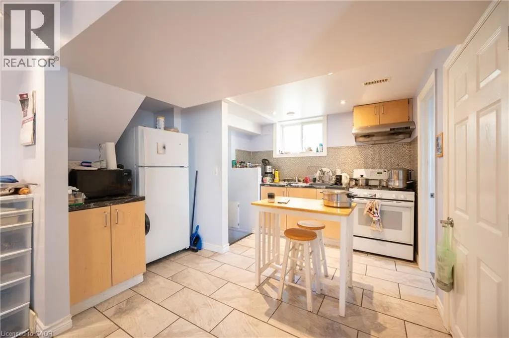 66 BELWOOD Crescent