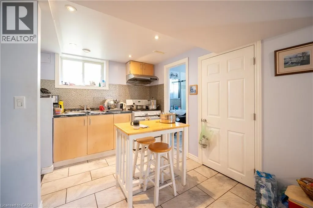 66 BELWOOD Crescent