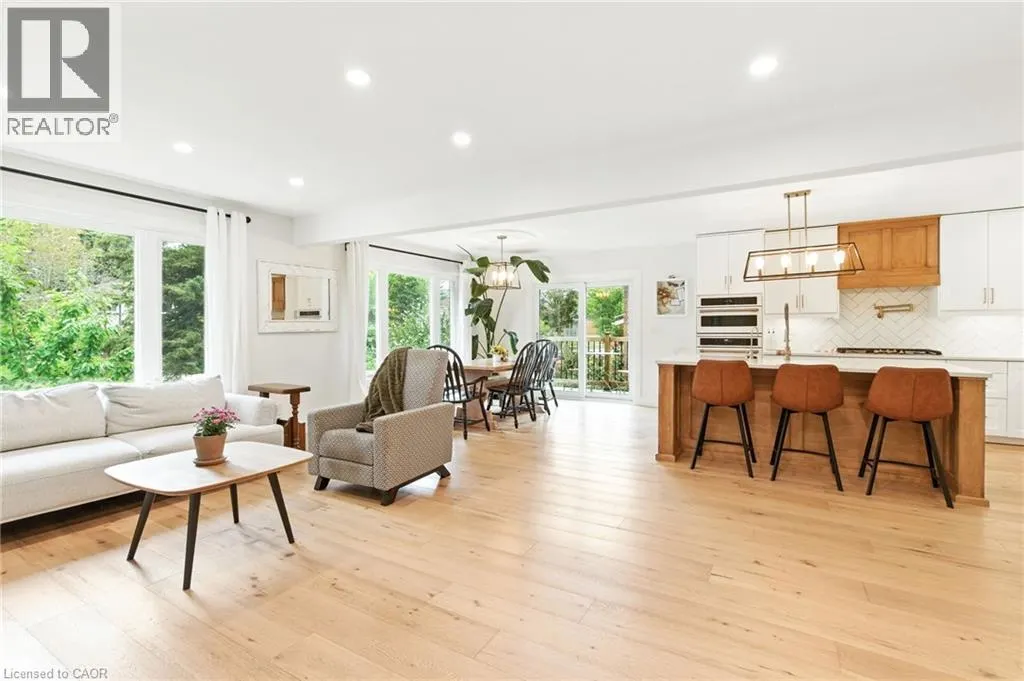 210 NORTHLAKE Drive