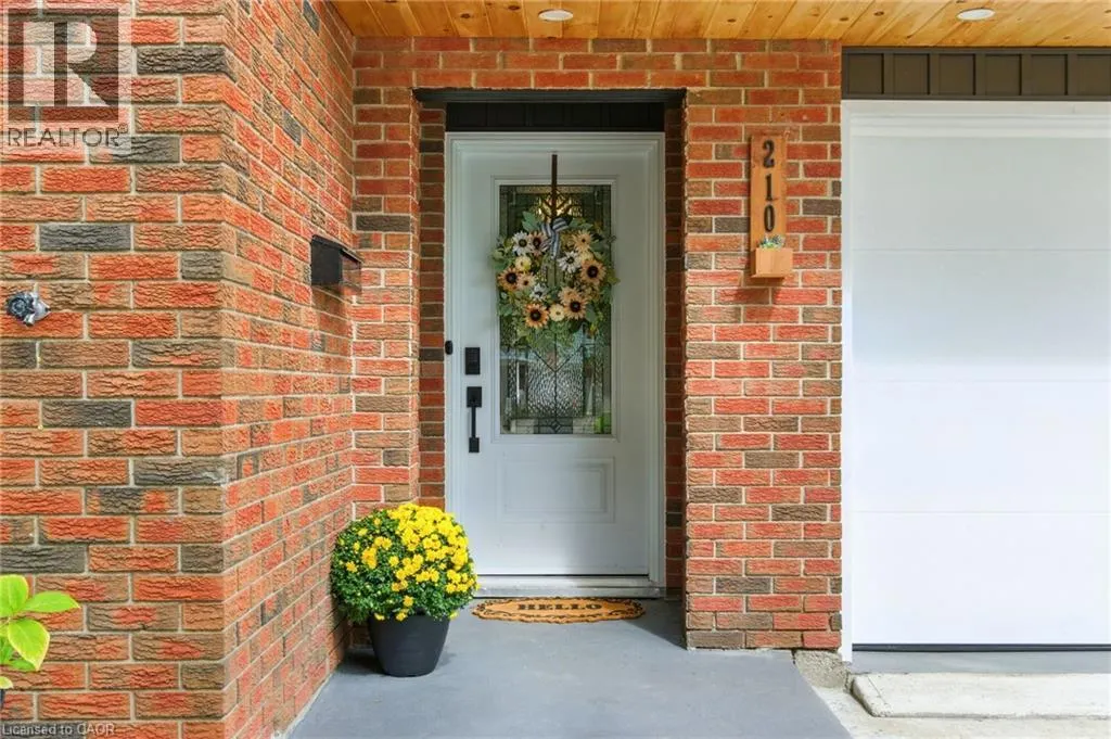 210 NORTHLAKE Drive