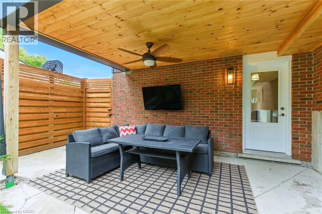 210 NORTHLAKE Drive