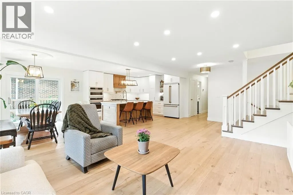 210 NORTHLAKE Drive