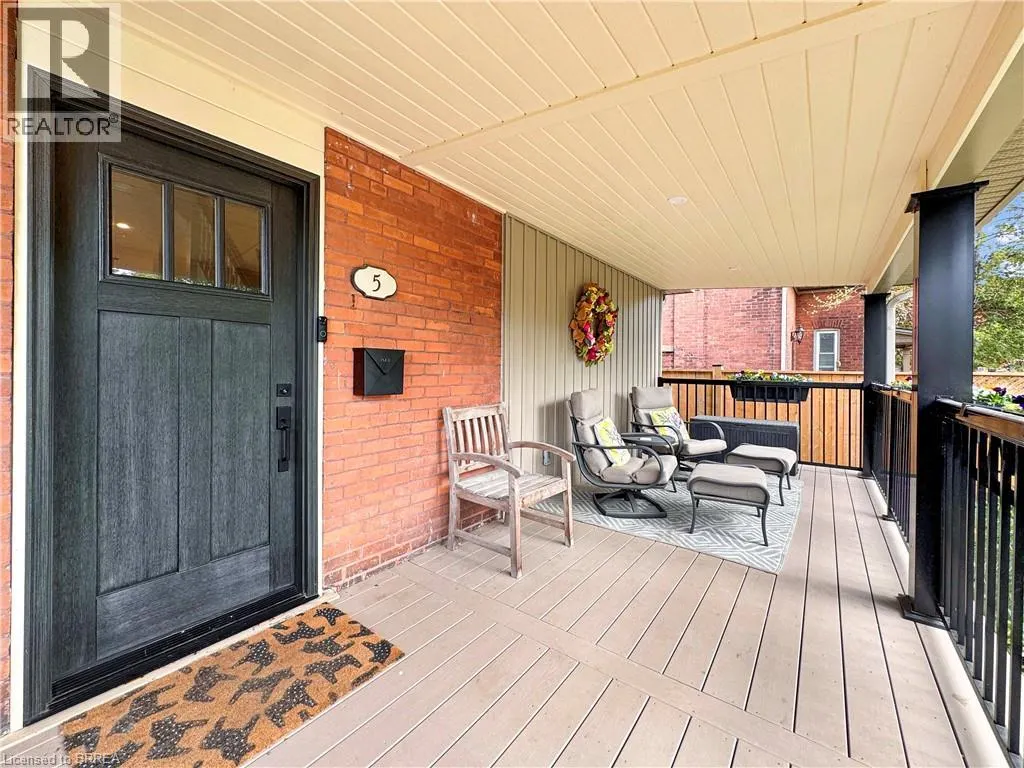 5 HAWARDEN Avenue