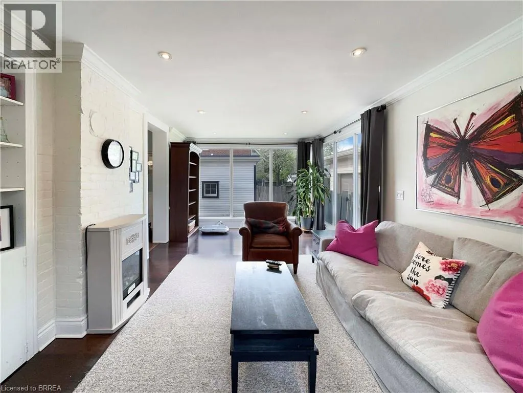 5 HAWARDEN Avenue