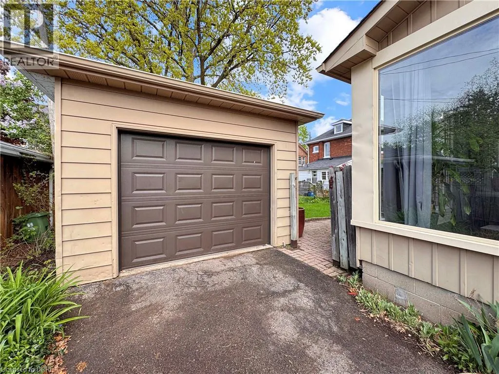 5 HAWARDEN Avenue
