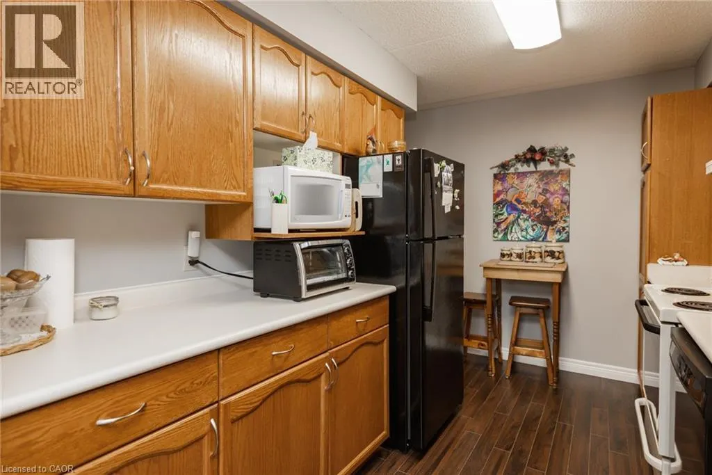 935 STOCKDALE Road Unit# 305, #305