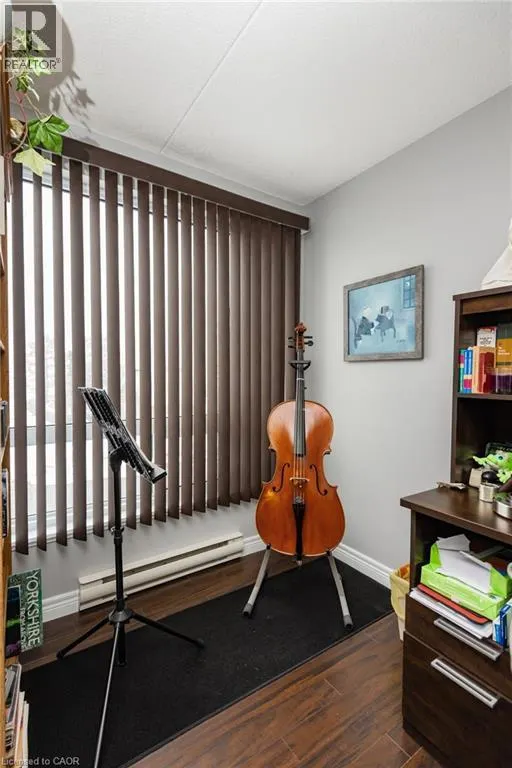 935 STOCKDALE Road Unit# 305, #305