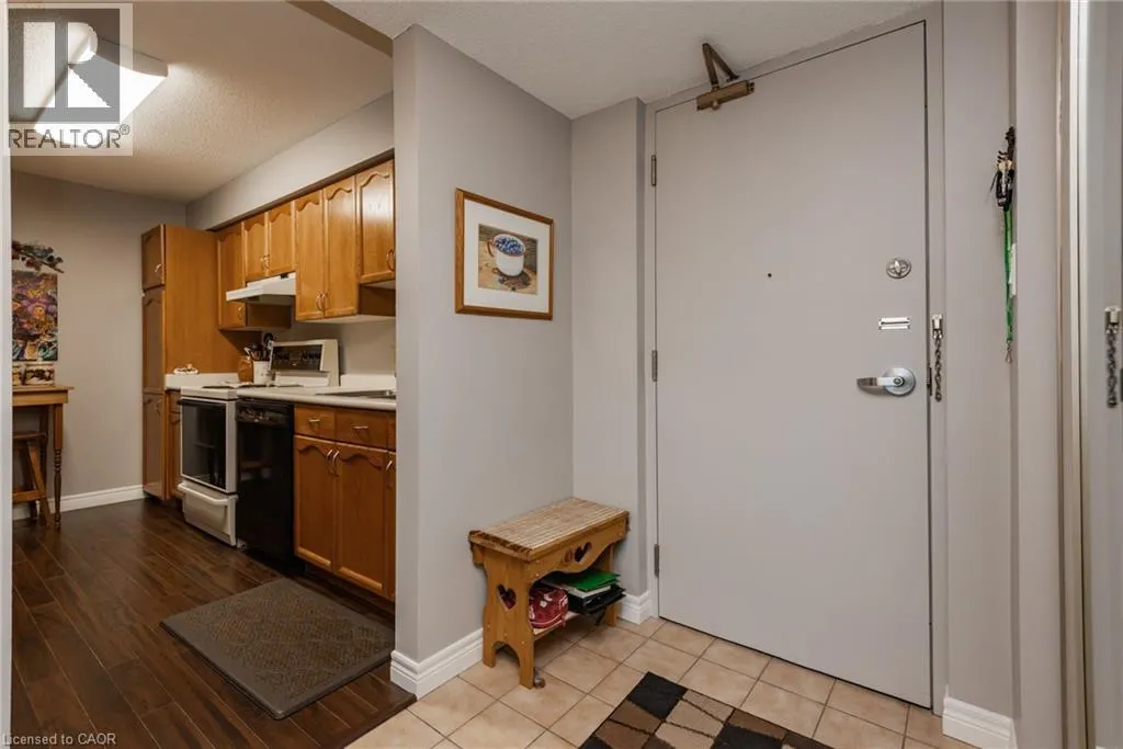 935 STOCKDALE Road Unit# 305, #305