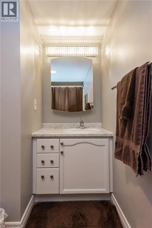 935 STOCKDALE Road Unit# 305, #305