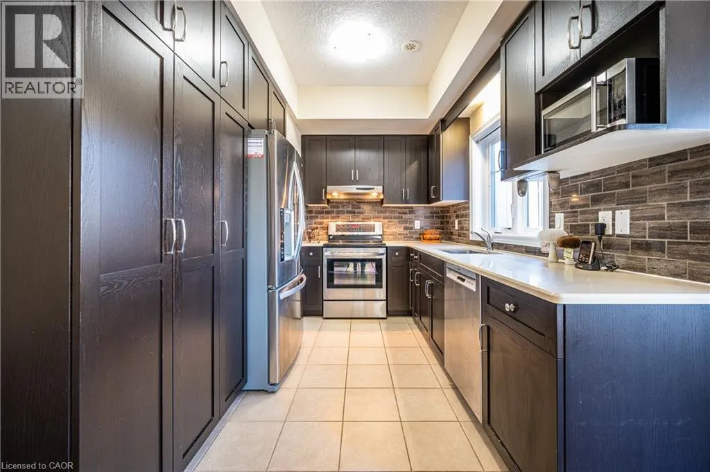 70 WILLOWRUN Drive Unit# B2, #B2